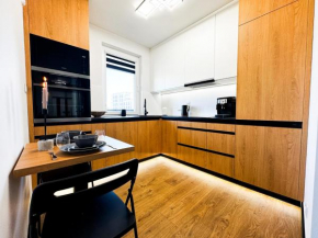 Modern 4BD, balcony, Family Top